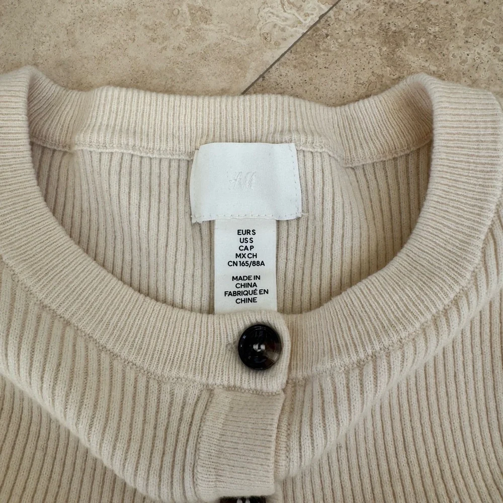 H&M Cream Ruffle-Trimmed Rib-Knit Cardigan - Picture 3 of 4